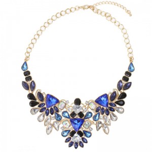 ÚCHVATNÝ KRÁSNÝ NÁHRDELNÍK