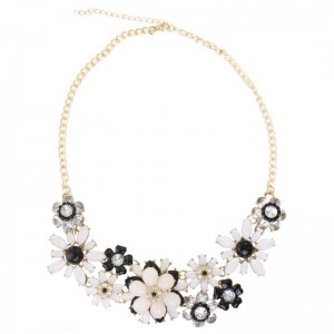 ÚCHVATNÝ KRÁSNÝ NÁHRDELNÍK