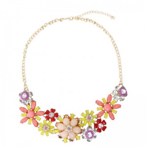 ÚCHVATNÝ KRÁSNÝ NÁHRDELNÍK